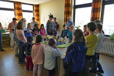 Kinderkarfreitagsliturgie im Gemeindezentrum (Foto: Karl-Franz Thiede)